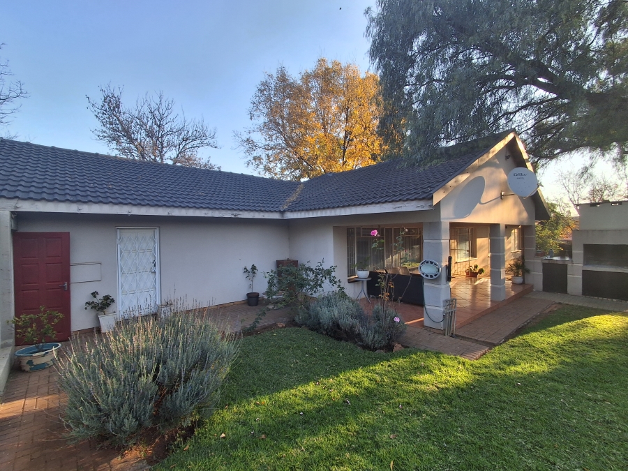 4 Bedroom Property for Sale in Flamwood North West